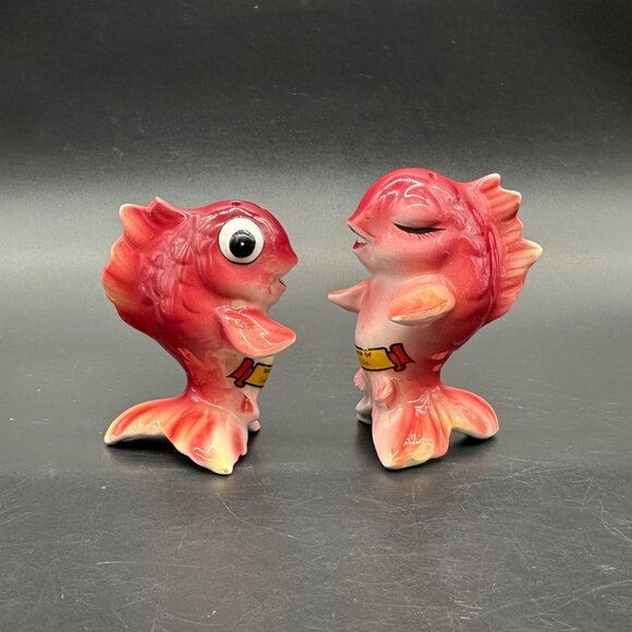 Kissing Fish Shakers Mid Century Red Ceramic Souvenir Kitschy Anthropomorphic - Picture 2 of 11